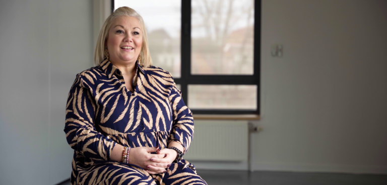 Vidéo : « On apprend à tenir, mais on ne devrait pas être seule » – Natacha, maman solo.