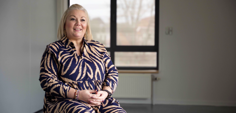 Ill. Vidéo : « On apprend à tenir, mais on ne devrait pas être seule » – Natacha, maman solo.